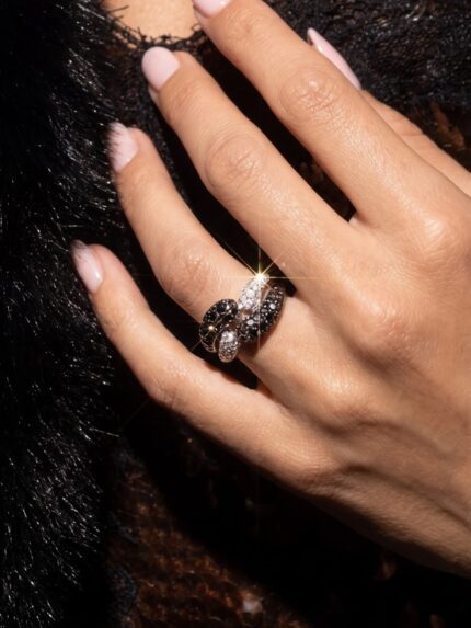 Кольцо с белыми и чёрными бриллиантами 0.65 ct