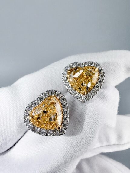 Бриллиантовые пусеты 2.01/2.02 Ct. GIA