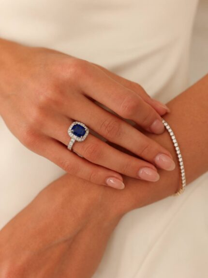 РОСКОШНОЕ КОЛЬЦО С НАТУРАЛЬНЫМ САПФИРОМ 4.31 ct.